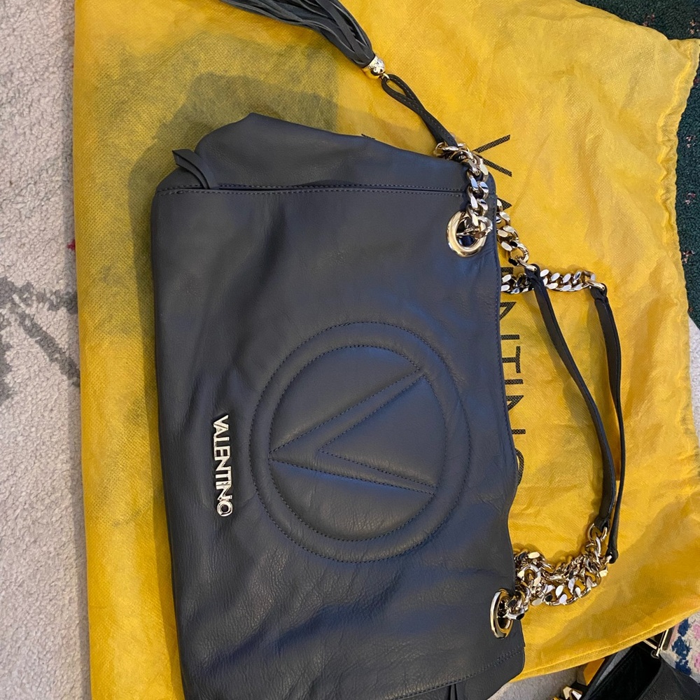 Verra Signature Leather Tote Bag
VALENTINO BY MARIO VALENTINO